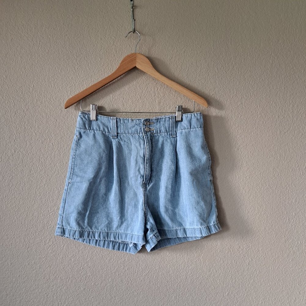 Women's Light Blue Denim Shorts from Levi's Denizen Size Waist 29"